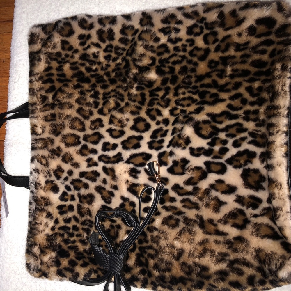Cheetah print large tote *New*